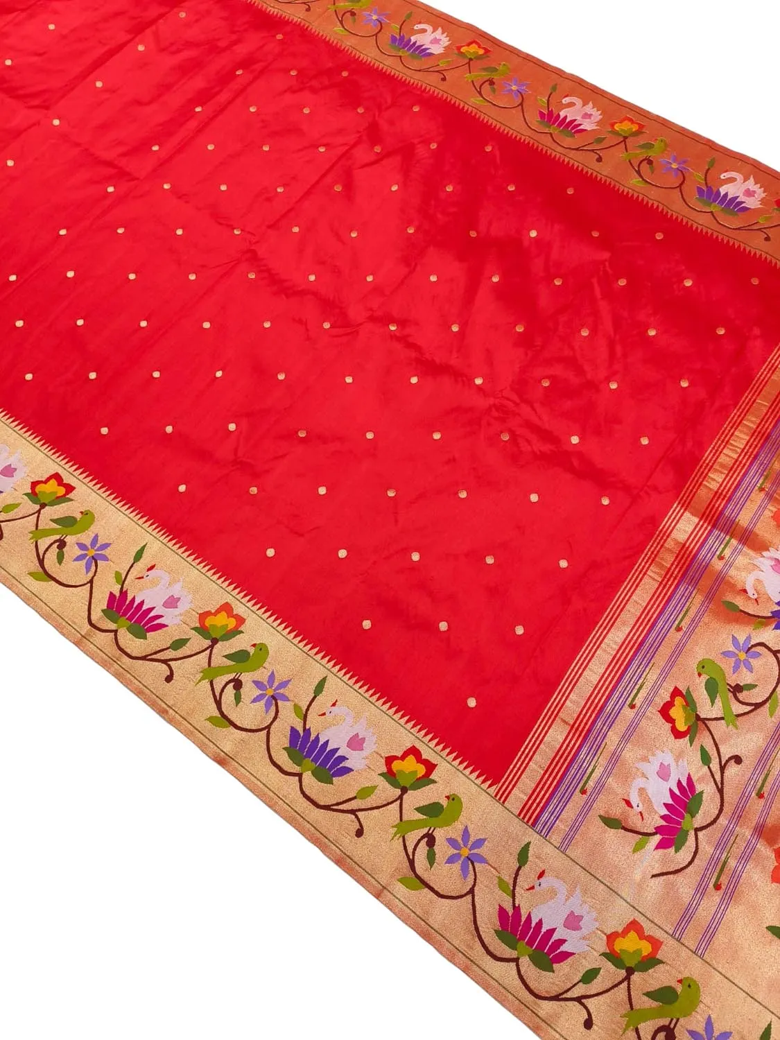 Exquisite Red Paithani Handloom Silk Saree: Timeless Elegance and Luxury