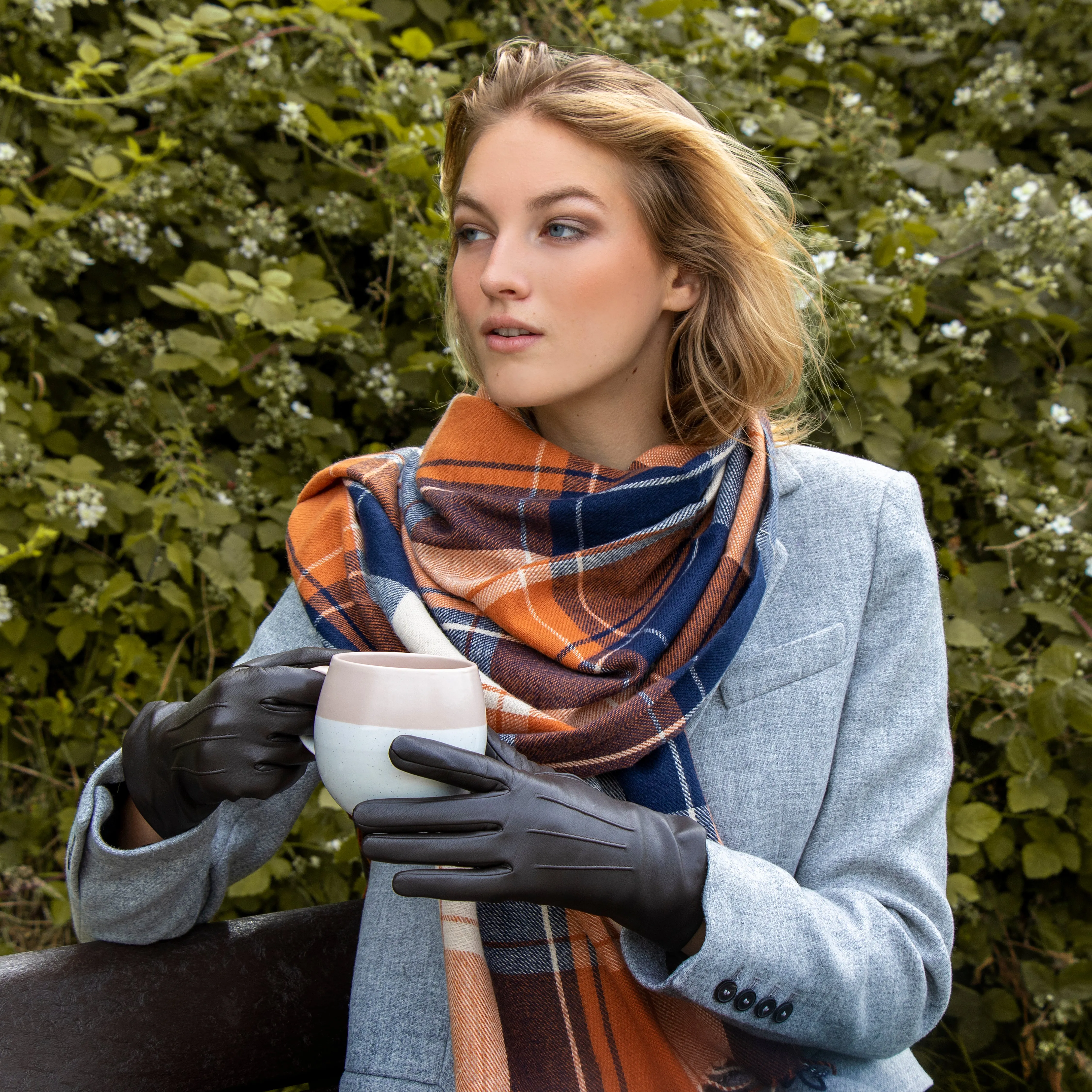 Women’s Touchscreen Three-Point Cashmere-Lined Leather Gloves